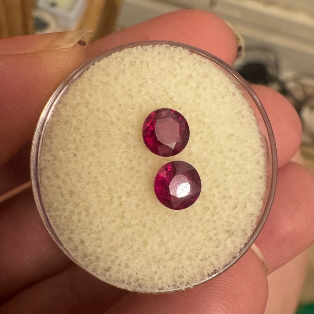 1.53ct genuine clean rubies pair in gem
Jar - Picture 6 of 13